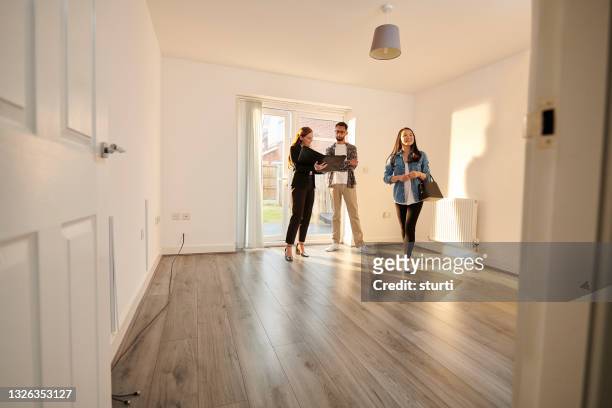 estate agent showround - moving house stock pictures, royalty-free photos & images