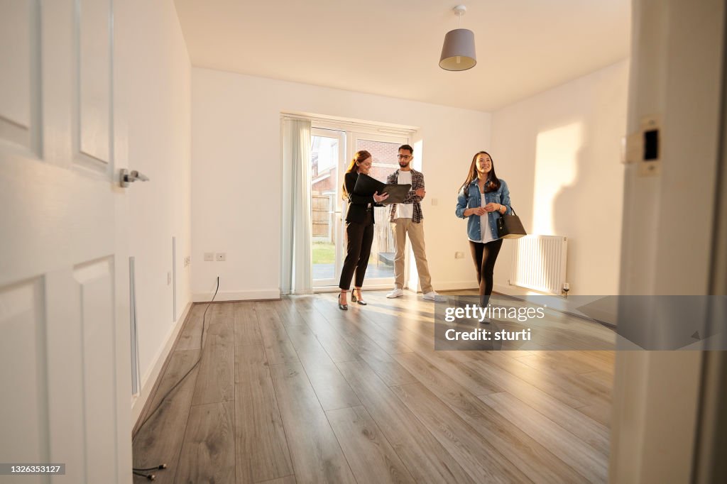 Estate agent showround