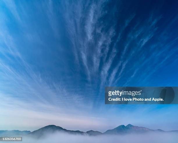 urabandai: the sky and clouds of mt. bandai in a sea of clouds - 東北地方 ストックフォトと画像