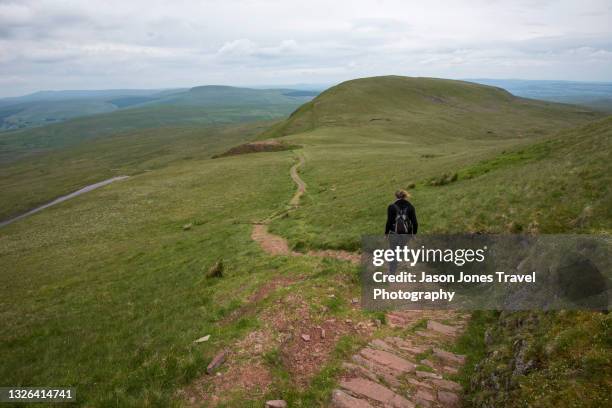 walking in the brecon beacons - powys ストックフォトと画像