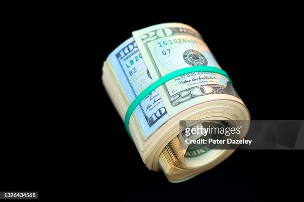 us dollar money roll - money talks refrán en inglés fotografías e imágenes de stock