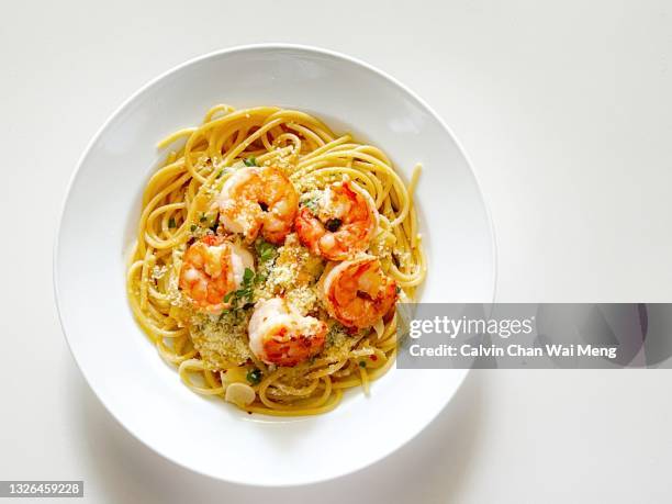 shrimps spaghetti - healthy dishes no people stock pictures, royalty-free photos & images