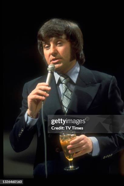 Comedian Jimmy Tarbuck performing on stage, circa 1973.