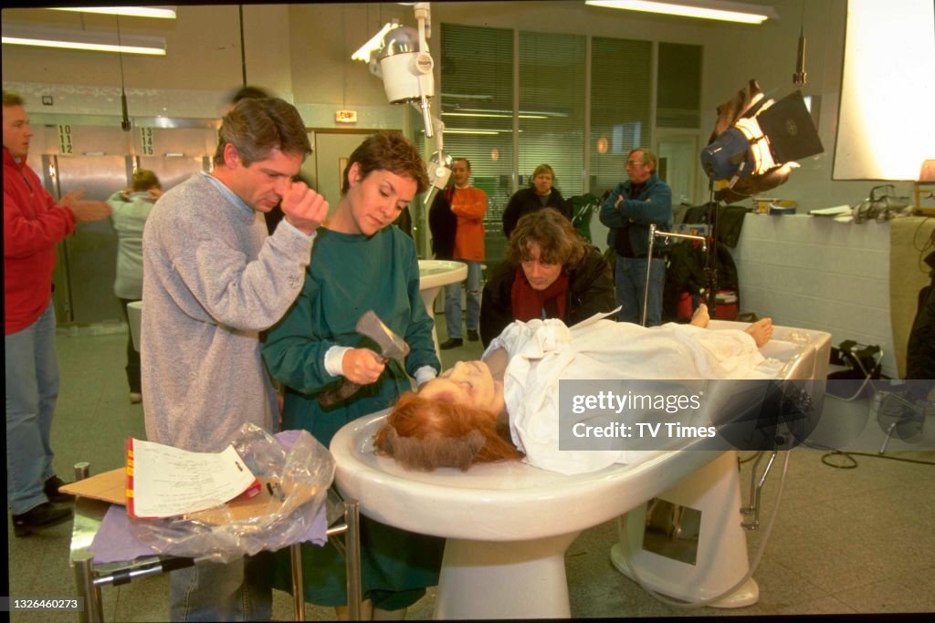 Psigny Actress Amanda Burton and director Richard Signy on the set of crime ...