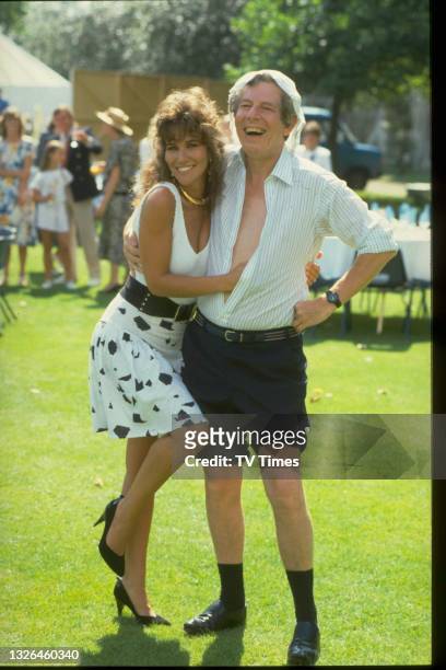 Model Linda Lusardi and radio presenter Derek Jameson, circa 1987.