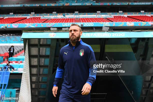 Daniele De Rossi, Assistant Coach of Italy makes their way towards the pitch prior to the Italy Training Session ahead of the Euro 2020 Quarter Final...