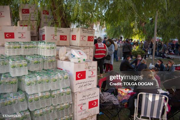 ayuda humanitaria en la zona de desastre - ayuda humanitaria fotografías e imágenes de stock