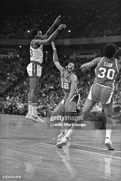 Denver Nuggets forward David Thompson shoots over Detroit Pistons guard Phil Sellers during an NBA basketball game at McNichols Arena on March 20,...