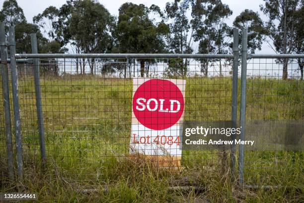 Plot Sold Sign 1,386 Land Sold Sign Stock Photos, High-Res Pictures, and Images ...