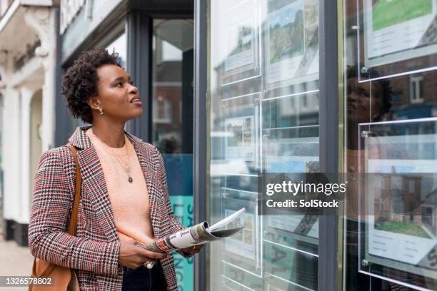 shopping for real estate - shop window stock pictures, royalty-free photos & images