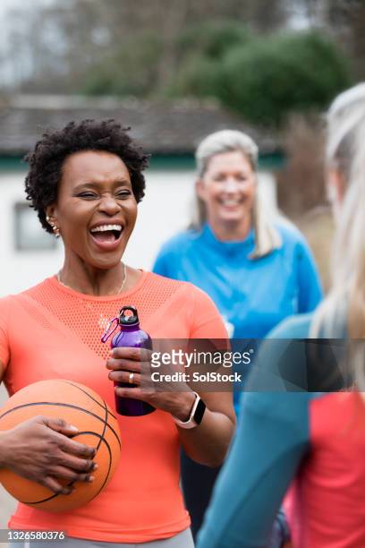 womens netball team - netball team stockfoto's en -beelden