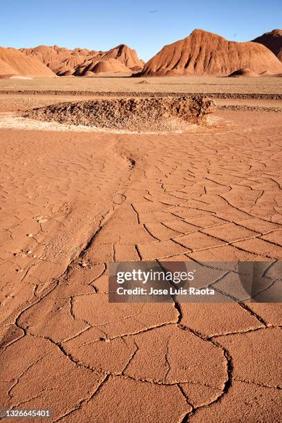 pictures of red earth formations - argentina devils throat stockfoto's en -beelden