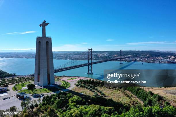 cristo rei, view to lisbon from above, lisboa - 25 abril imagens e fotografias de stock