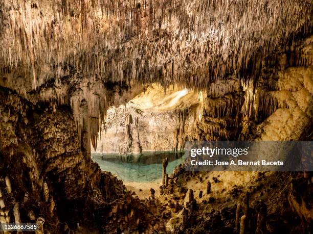 interior of a cave with lstalactites and stalagmites and underground water lakes. - manacor ストックフォトと画像