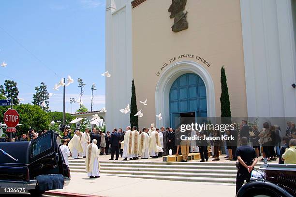 64 Carroll Oconnor Funeral Stock Photos, High-Res Pictures, and Images