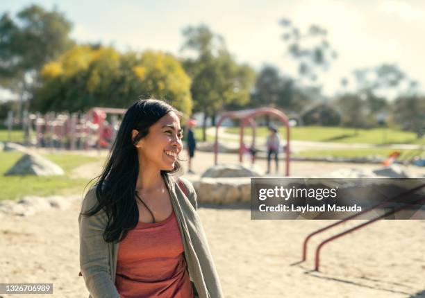 smiling woman at public park - filipino ethnicity foto e immagini stock