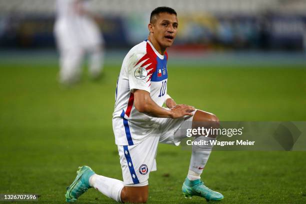 Alexis Sanchez of Chile reacts during a quarterfinal match between Brazil and Chile as part of Copa America Brazil 2021 at Estadio Olímpico Nilton...
