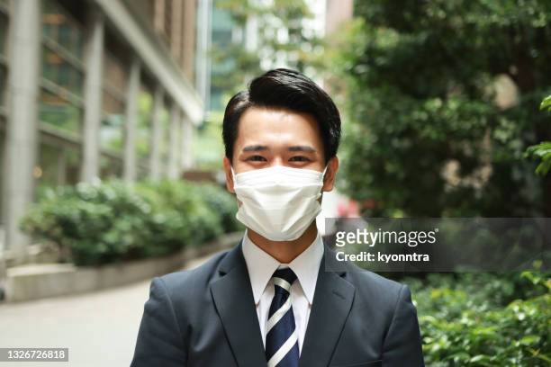 フェイスマスクを着用したビジネスマン - 面談　日本 ストックフォトと画像