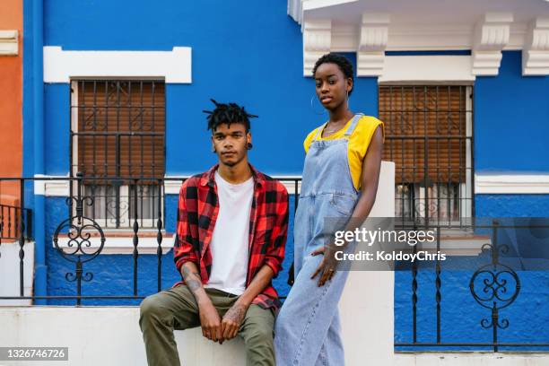 portrait of two friends posing with a blue house background - afroamerikansk kultur bildbanksfoton och bilder