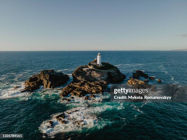 dangerous riffs surround the godrevy island in the wavy st ives bay - st ives cornwall fotografías e imágenes de stock