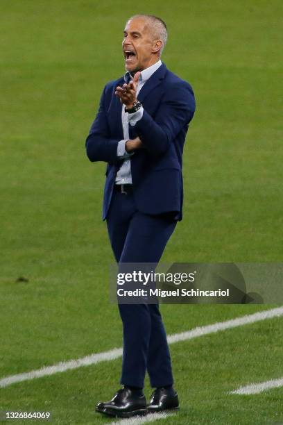 Sylvinho coach of Corinthins gestures during a match between Corinthians and Internacional as part of Brasileirao 2021 at Neo Quimica Arena on July...