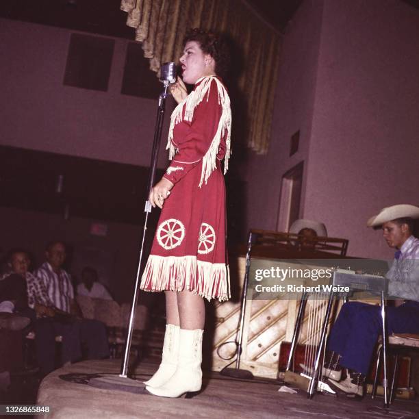 Country Singer Patsy Cline performs on stage at the Riverside Ball Room in Phoenix, Arizona, circa 1960.