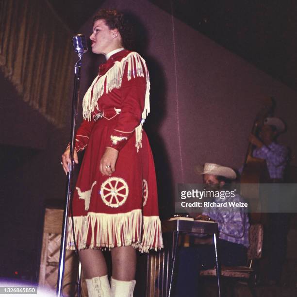 Country Singer Patsy Cline performs on stage at the Riverside Ball Room in Phoenix, Arizona, circa 1960.