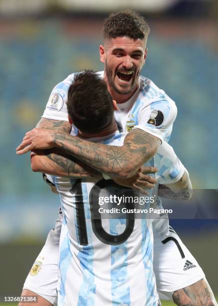 Rodrigo De Paul of Argentina celebrates with teammate Lionel Messi after scoring the first goal of his team during a quarter-final match of Copa...