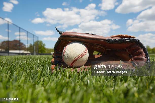 baseball glove and ball on grass - basebollhandske bildbanksfoton och bilder