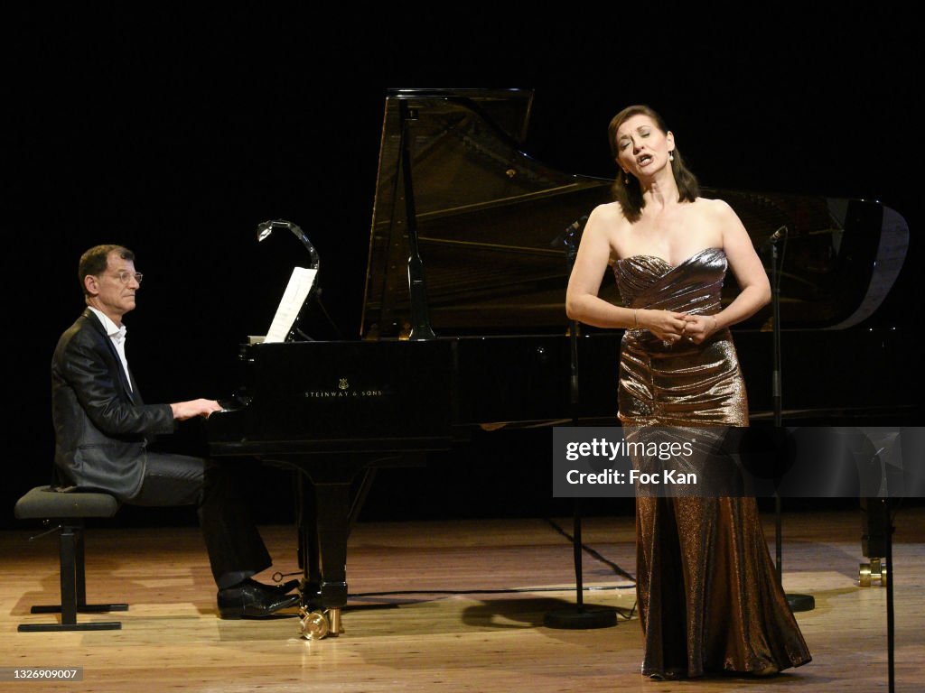 Aprendiz Yogur Costa Pianist Jeff Cohen and singer Patrizia Ciofi perform during Concert...  Photo d'actualité - Getty Images