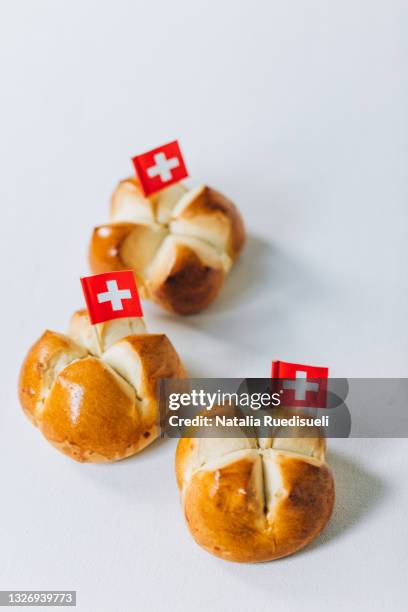 swiss bread buns baked on august, 1st to celebrate the swiss national holiday. - nationalfeiertag stock-fotos und bilder