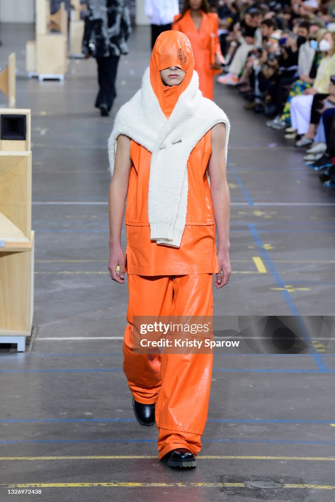 Off-White : Runway - Fall/Winter 2021/2022 - Paris Fashion Week