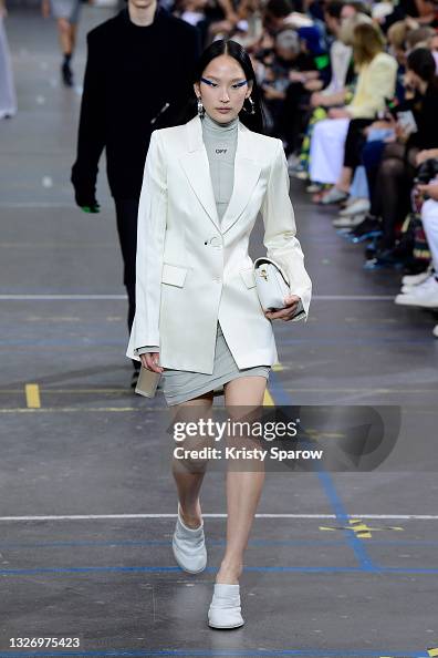 Off-White : Runway - Fall/Winter 2021/2022 - Paris Fashion Week Off-White : Runway - Fall/Winter 2021/2022 - Paris Fashion Week