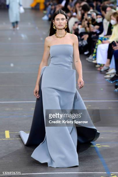 Bianca Balti walks the runway during the Off-White Fall/Winter 2021/2022 show as part of Paris Fashion Week on July 04, 2021 in Paris, France.