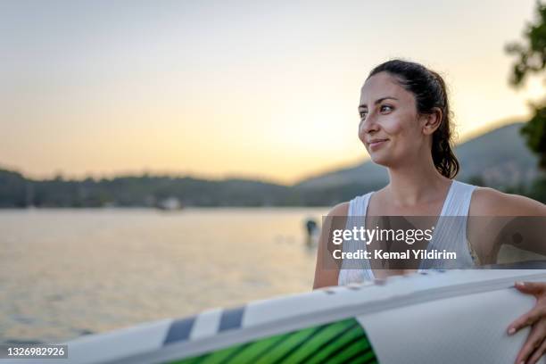 young woman coming from sup - paddleboarding australia stock pictures, royalty-free photos & images