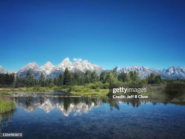 mirror morning in the tetons - jackson wyoming foto e immagini stock