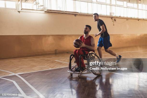 basketball exercise - wheelchair basketball team stock pictures, royalty-free photos & images