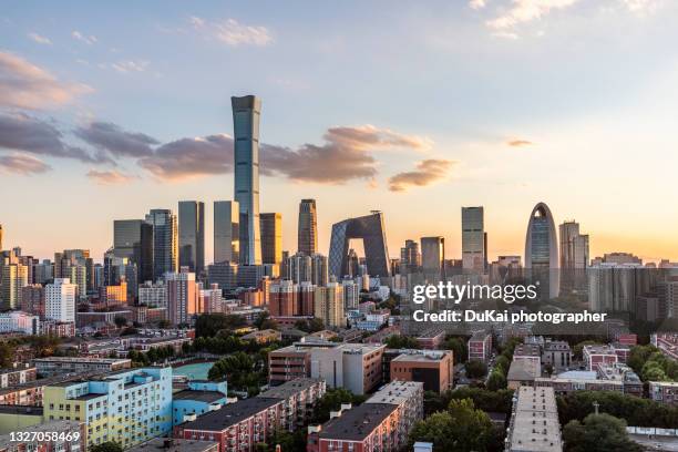 beijing skyline sunset - pékin photos et images de collection