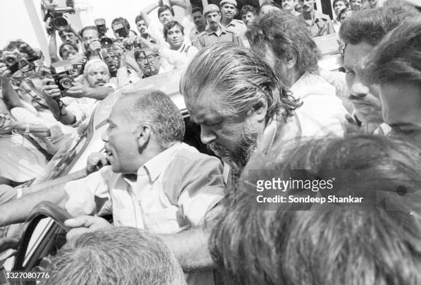 Godman Chandraswamy arrives at Jain Commission of inquiry at Vigyan Bhawan in New Delhi, India, March 21, 1995 to participate in the investigation of...