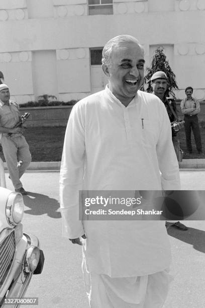 Janta Party President Subramanium Swamy arrives at Jain Commission of inquiry at Vigyan Bhawan in New Delhi, India, March 21, 1995 to participate in...