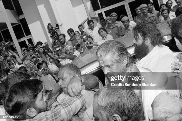 Godman Chandraswamy arrives at Jain Commission of inquiry at Vigyan Bhawan in New Delhi, India, March 21, 1995 to participate in the investigation of...