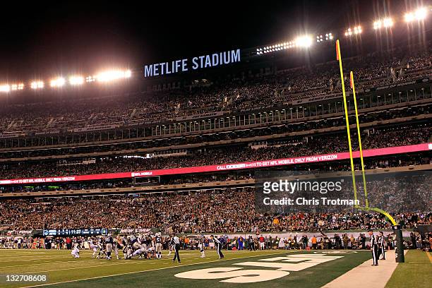Nick Folk of the New York Jets misses a field goal in the first quarter against the New England Patriots at MetLife Stadium on November 13, 2011 in...