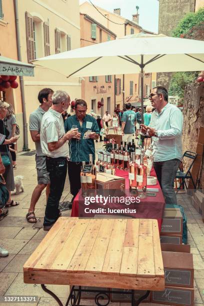 bormes les mimosas festival, provence, france - wine gala stock pictures, royalty-free photos & images