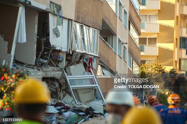 damaged building - earthquake stock pictures, royalty-free photos & images