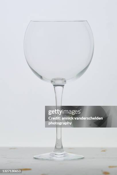 pouring tonic - gin stock pictures, royalty-free photos & images