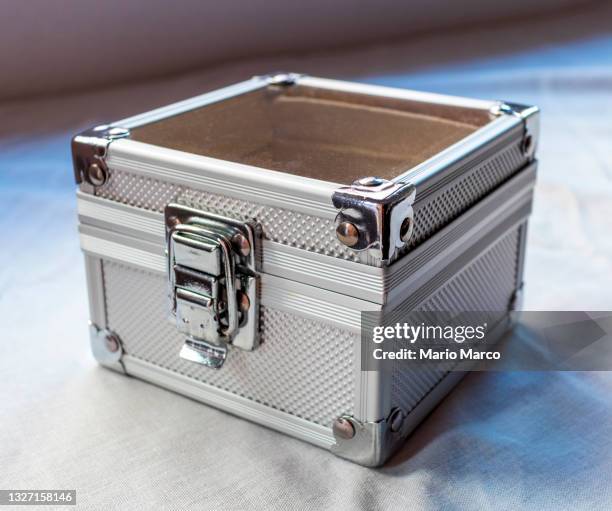 Metal Rectangular Box Photos et images de collection - Getty Images
