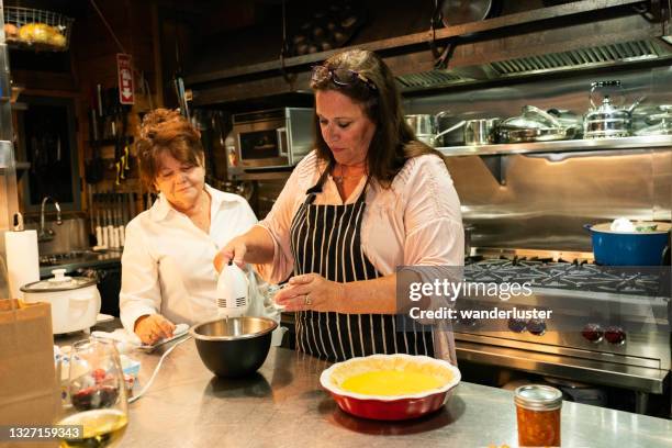 cooking class in southern usa - lafayette louisiana stock pictures, royalty-free photos & images