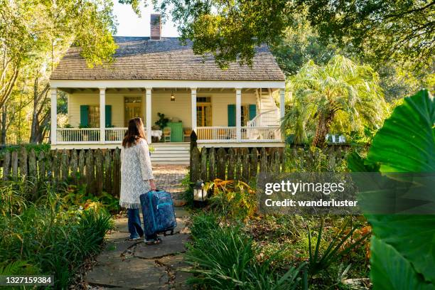 turista creolo francese presso la pensione maison madeleine a lousiana - lafayette louisiana foto e immagini stock