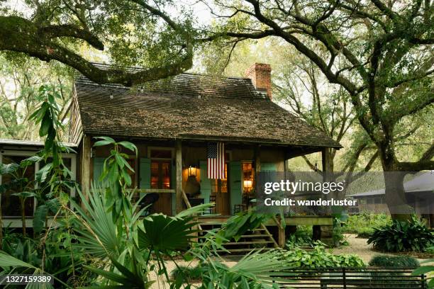 french creole guesthouse in lousiana - louisiana stock pictures, royalty-free photos & images
