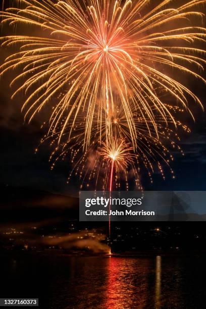 independence day (july 4th) celebration fireworks in usa - 4th of july with wine stock pictures, royalty-free photos & images